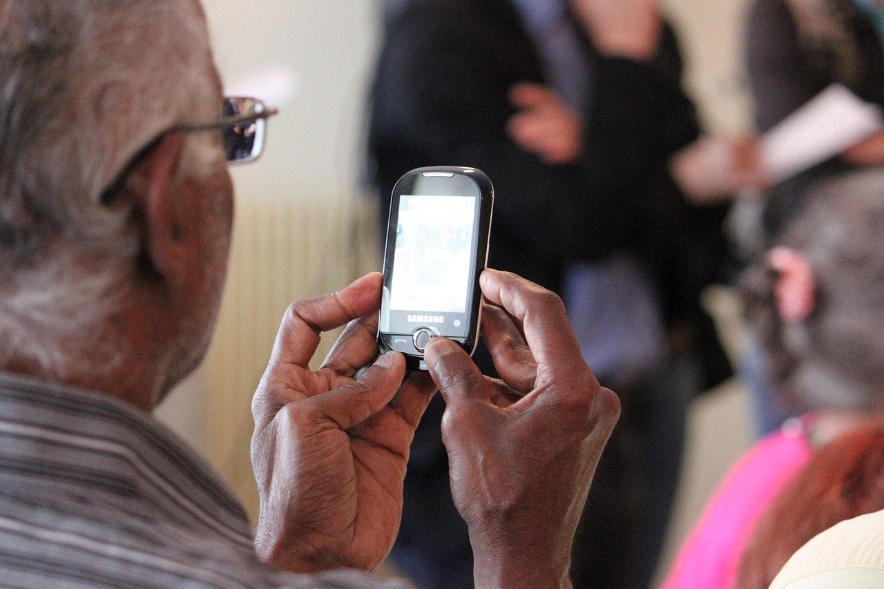 app and socials aliensync older man