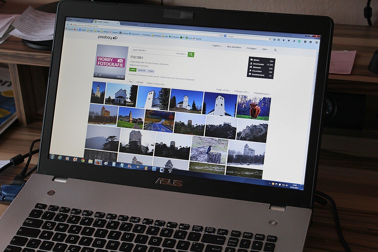 social media stuff embedtree laptop displaying